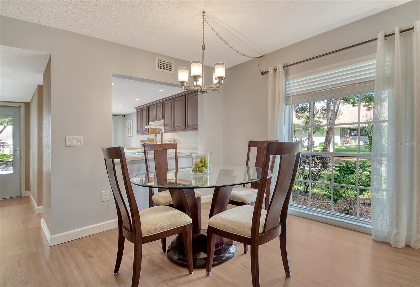 Listing Image #8