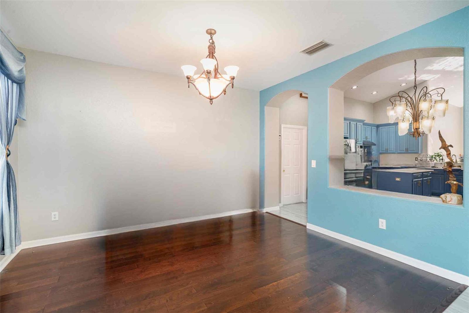 Listing Image #4