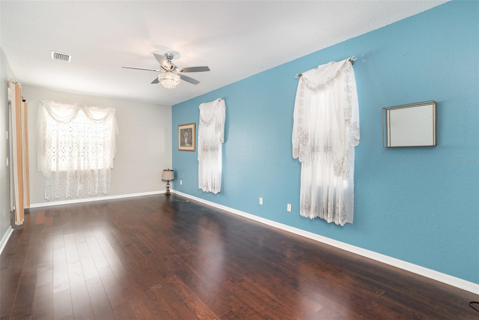 Listing Image #12