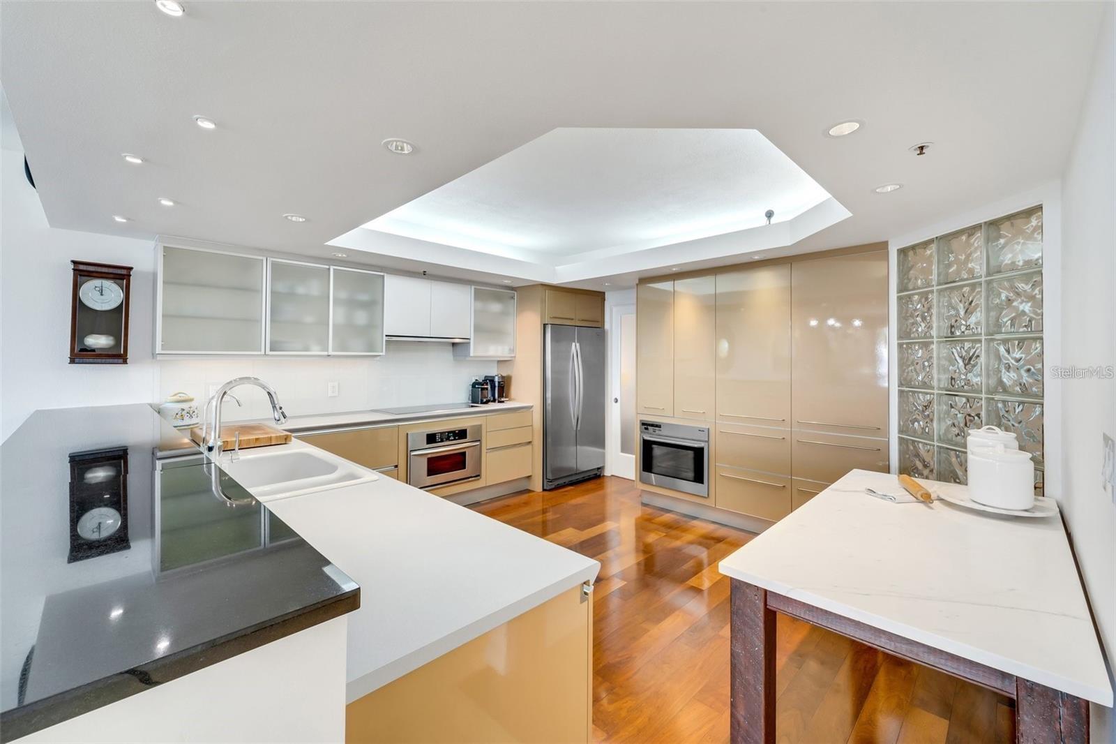 Listing Image #10