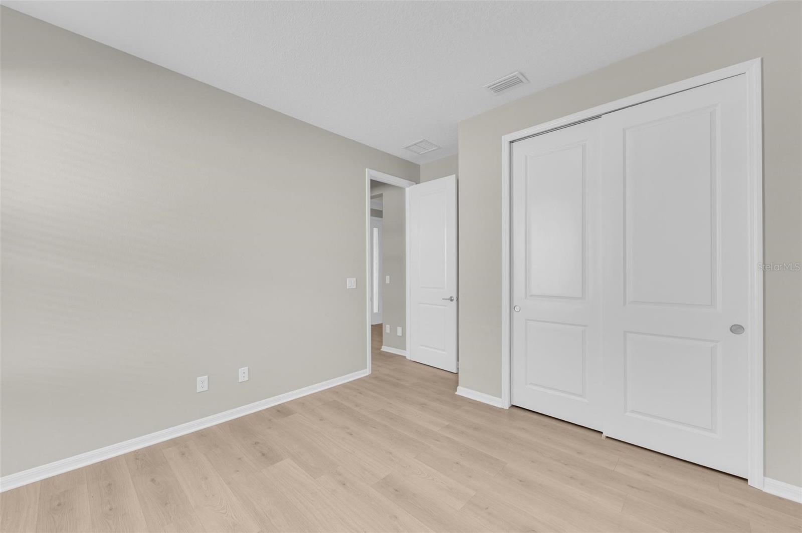 Listing Image #10