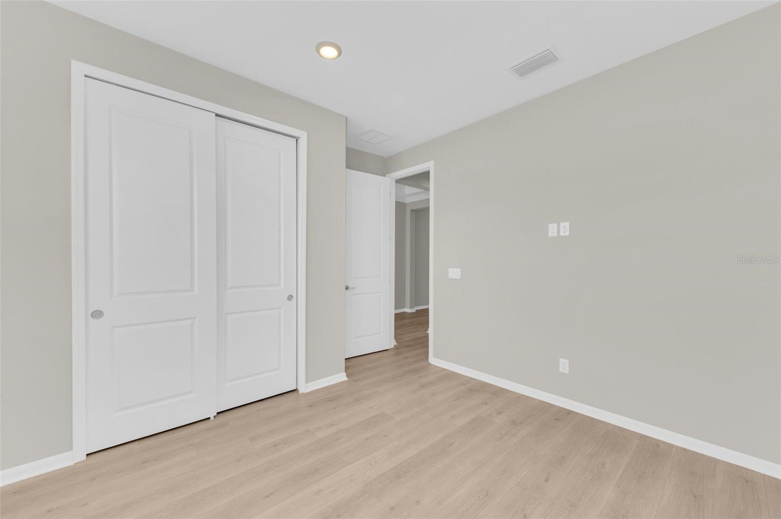 Listing Image #11