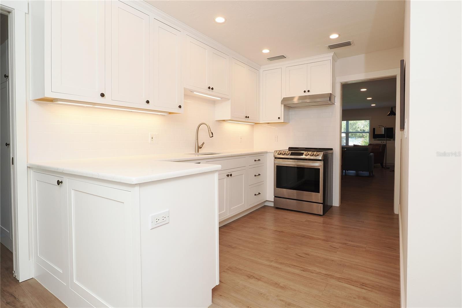 Listing Image #9