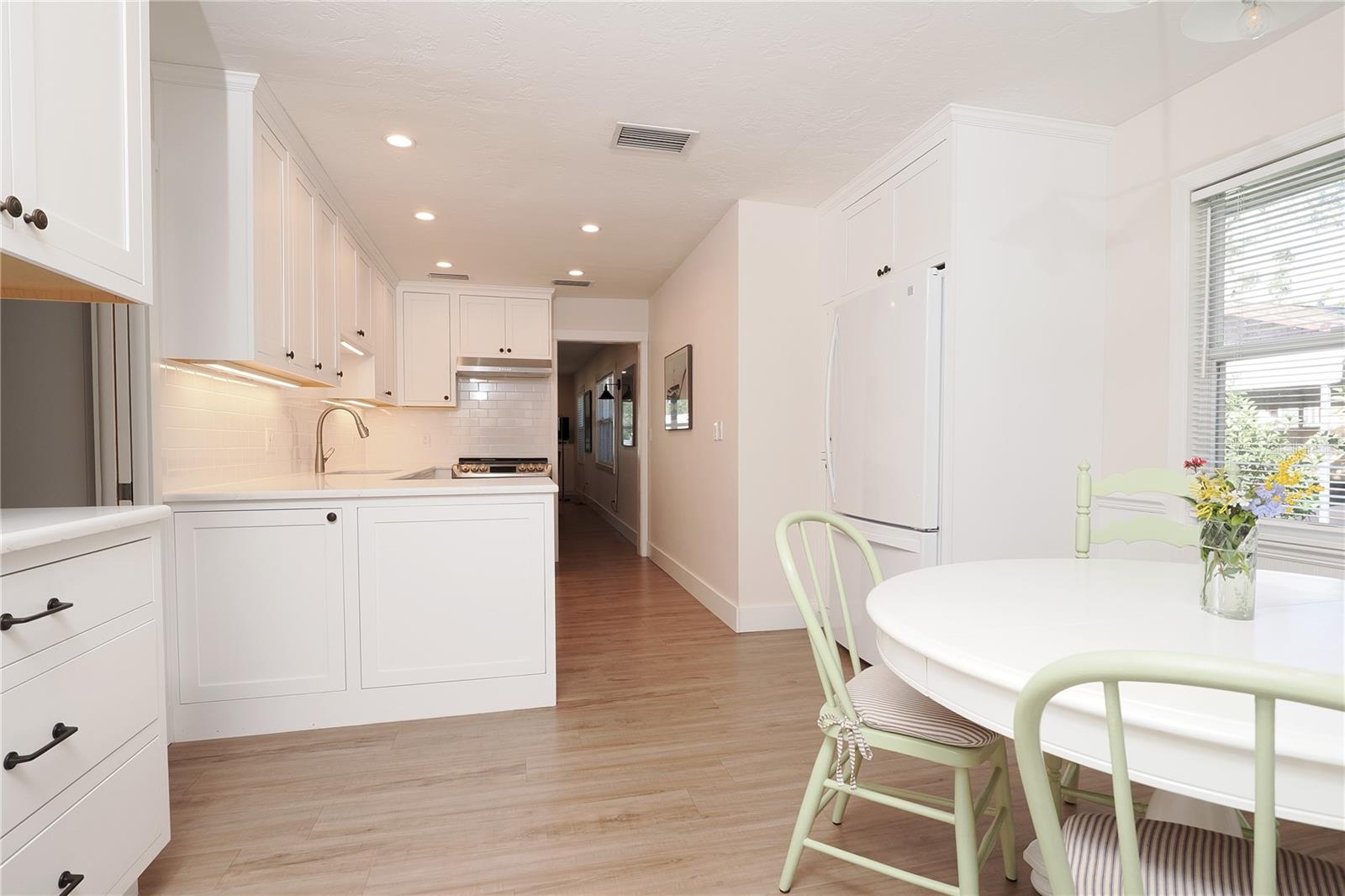 Listing Image #10