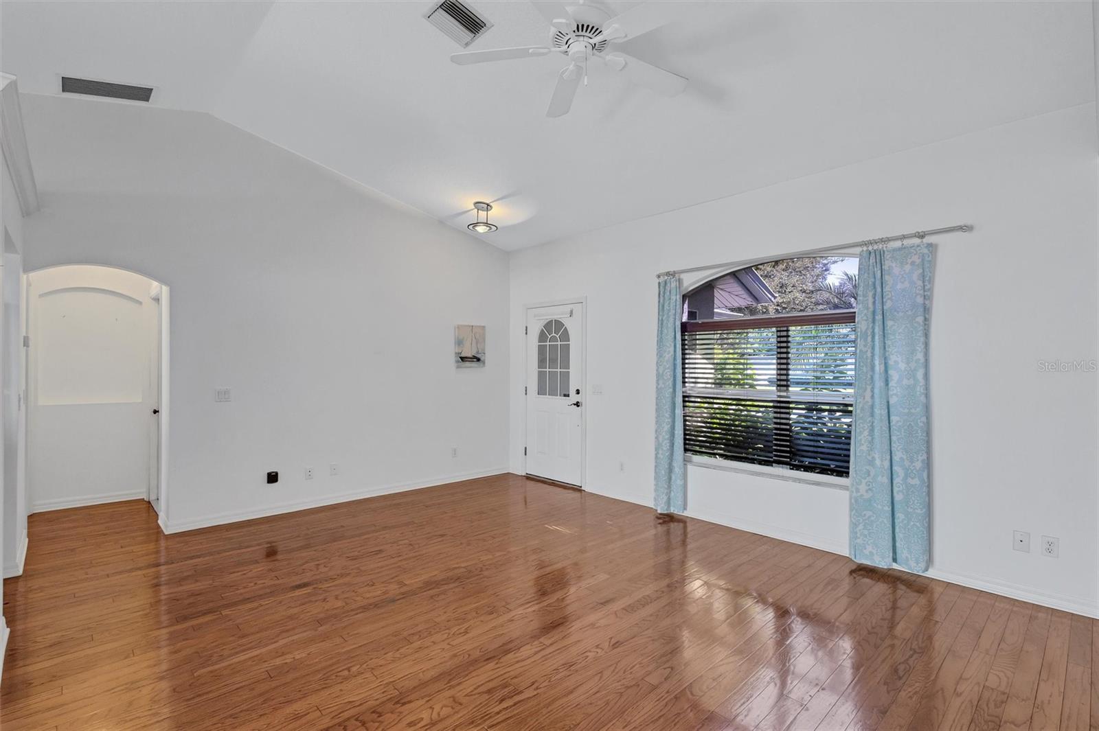Listing Image #6