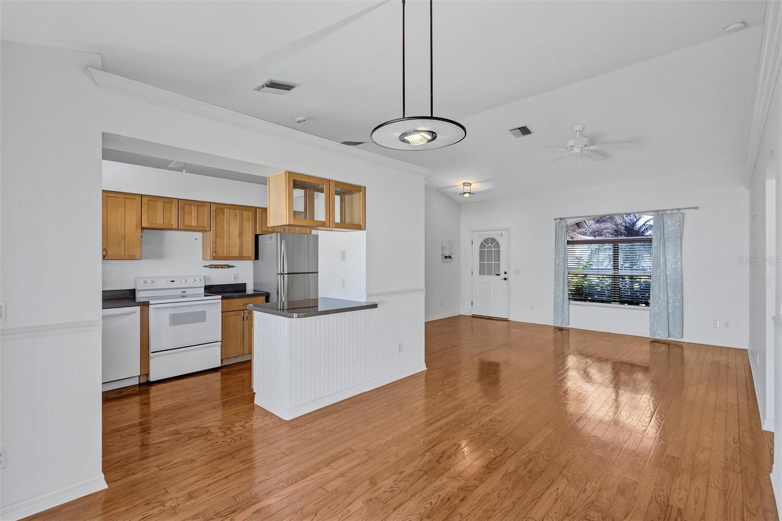 Listing Image #7