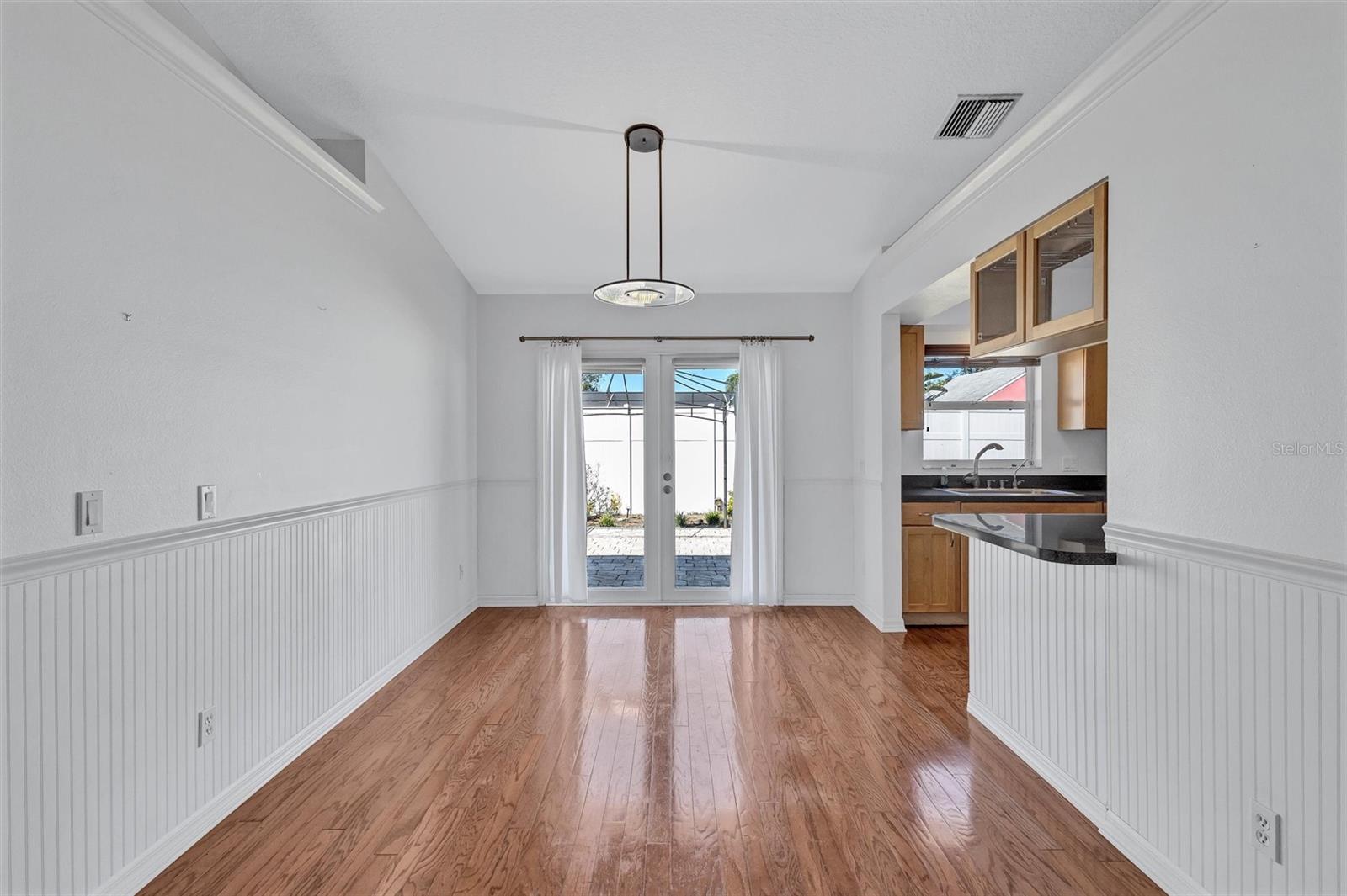 Listing Image #9