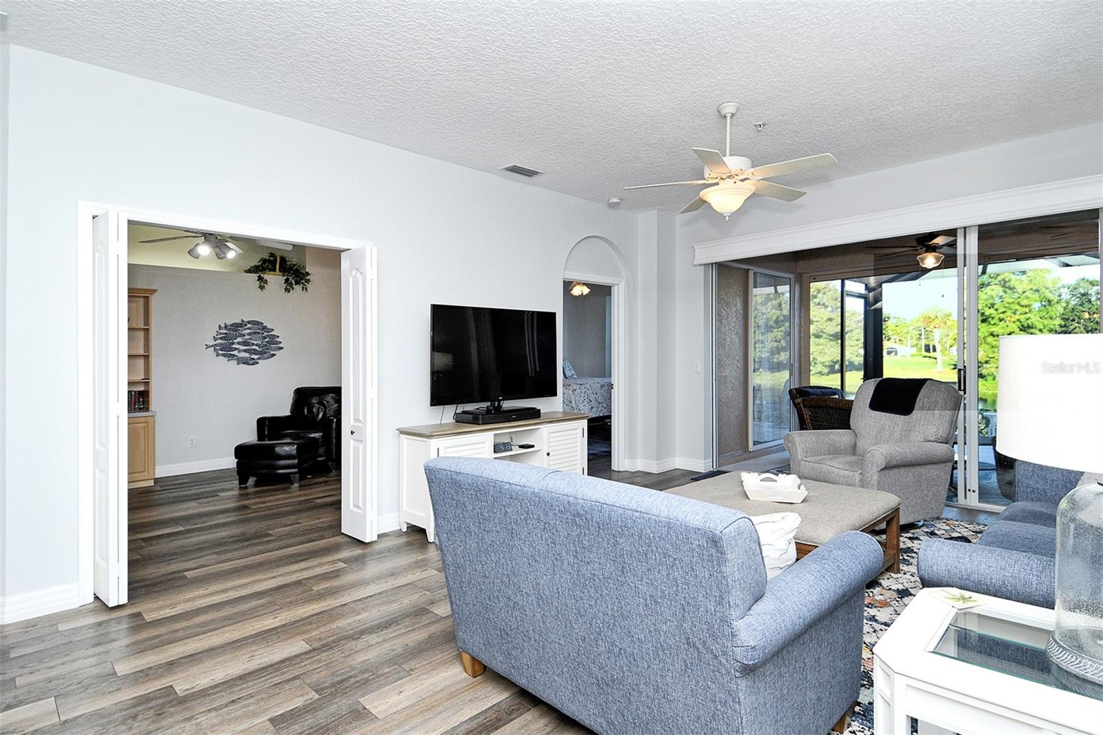 Listing Image #11