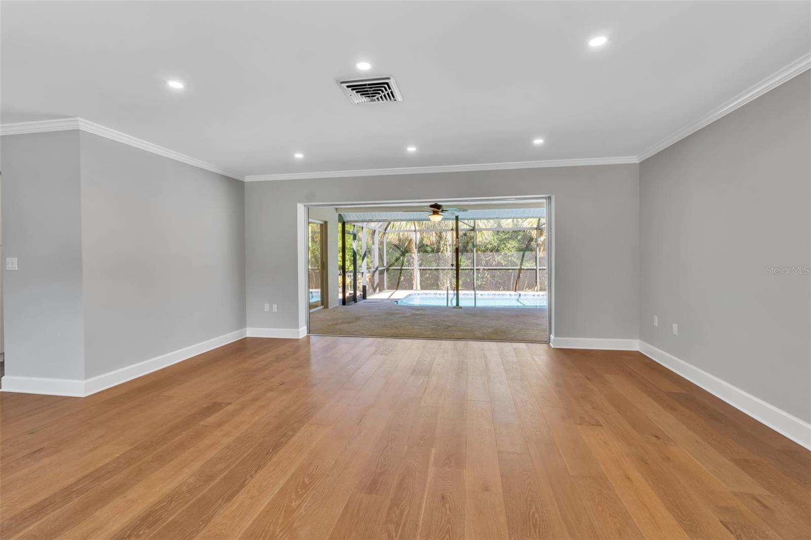Listing Image #9
