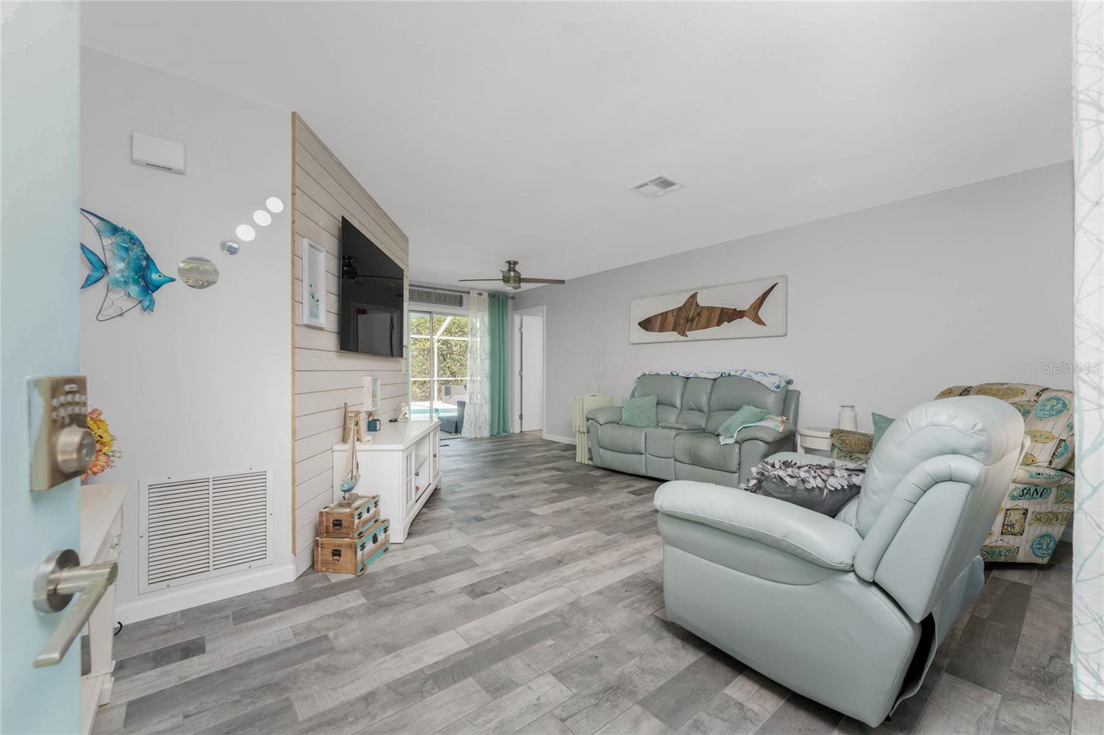Listing Image #7