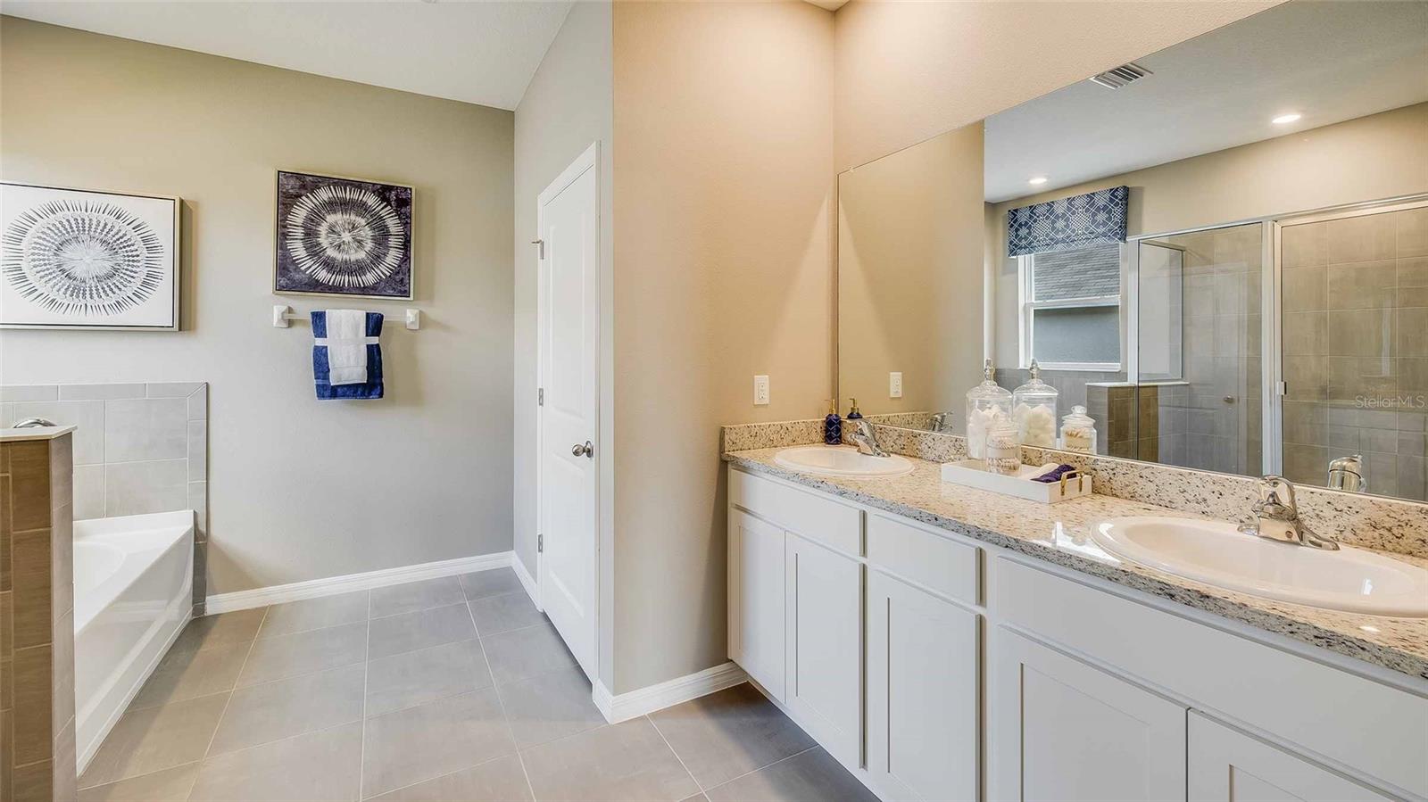 Listing Image #11