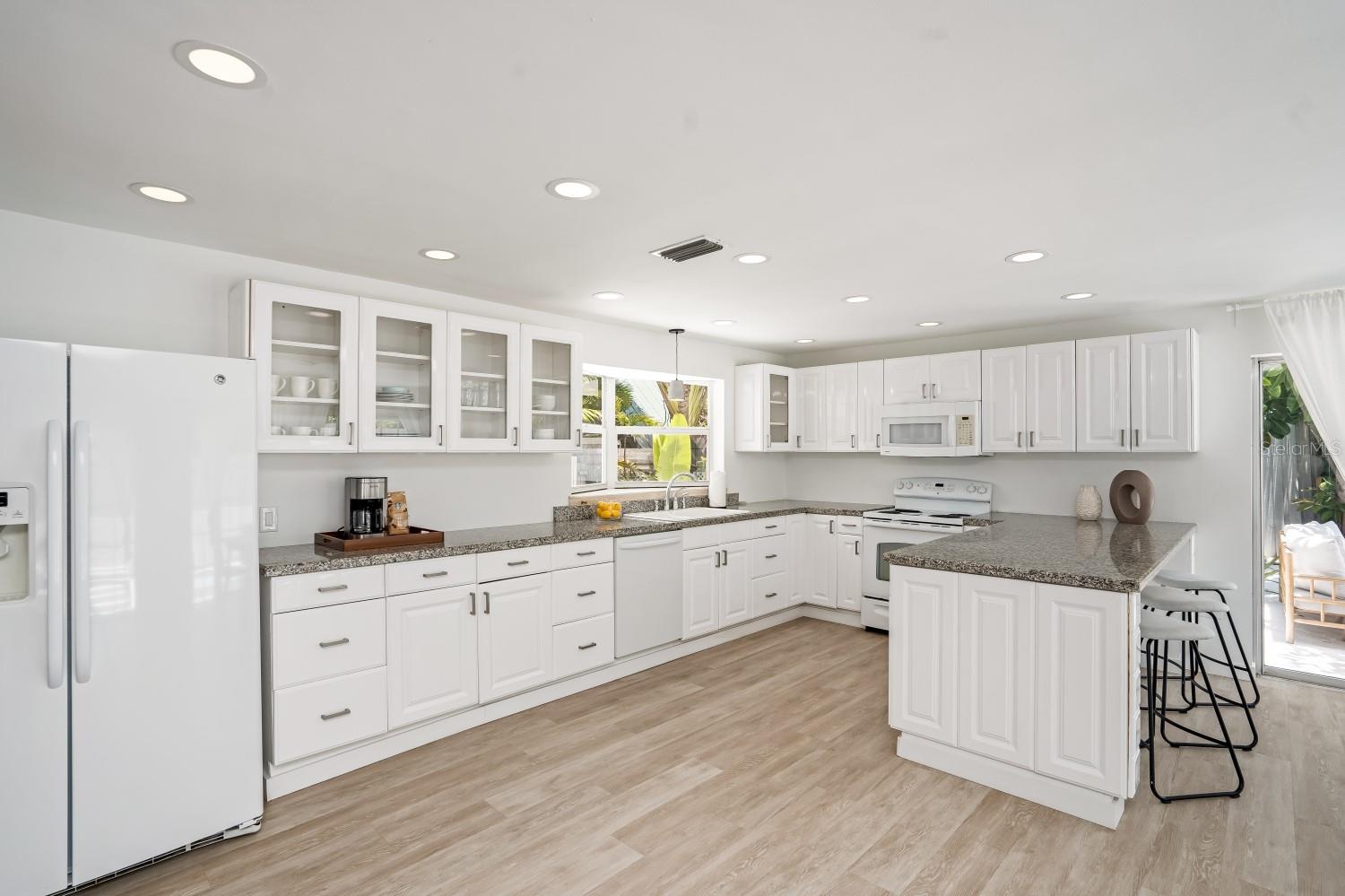 Listing Image #11