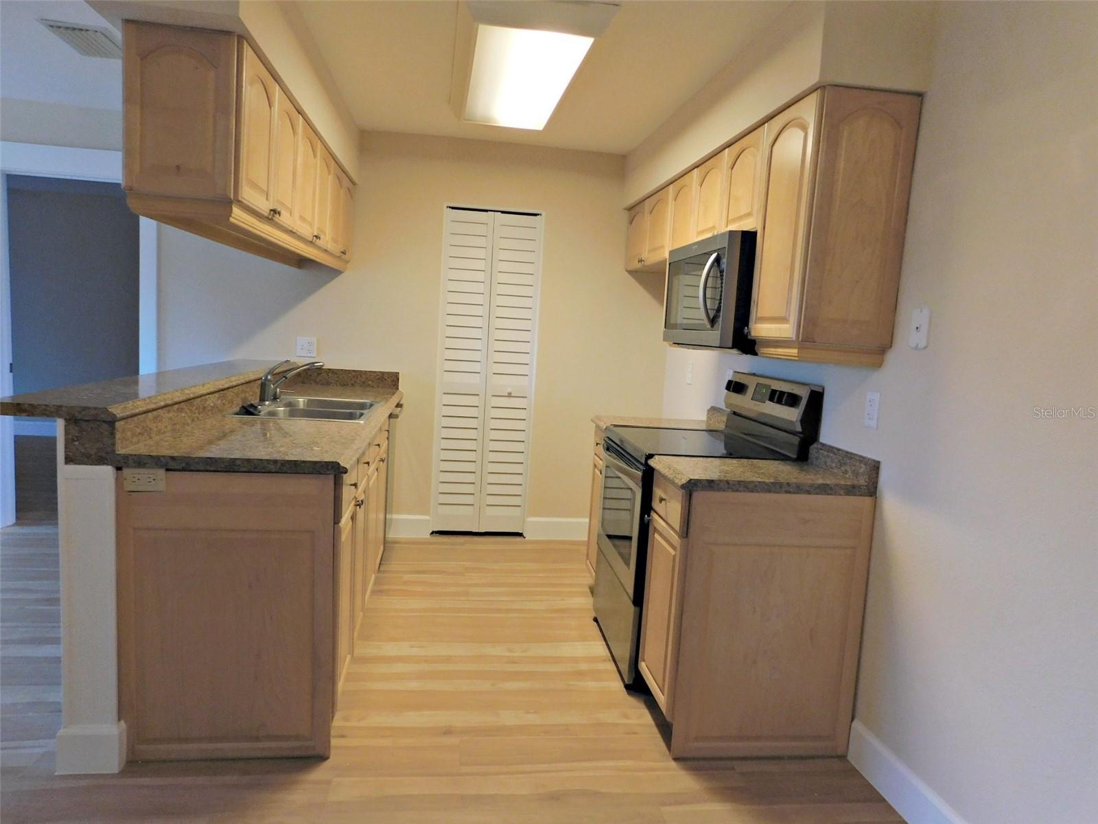 Listing Image #4