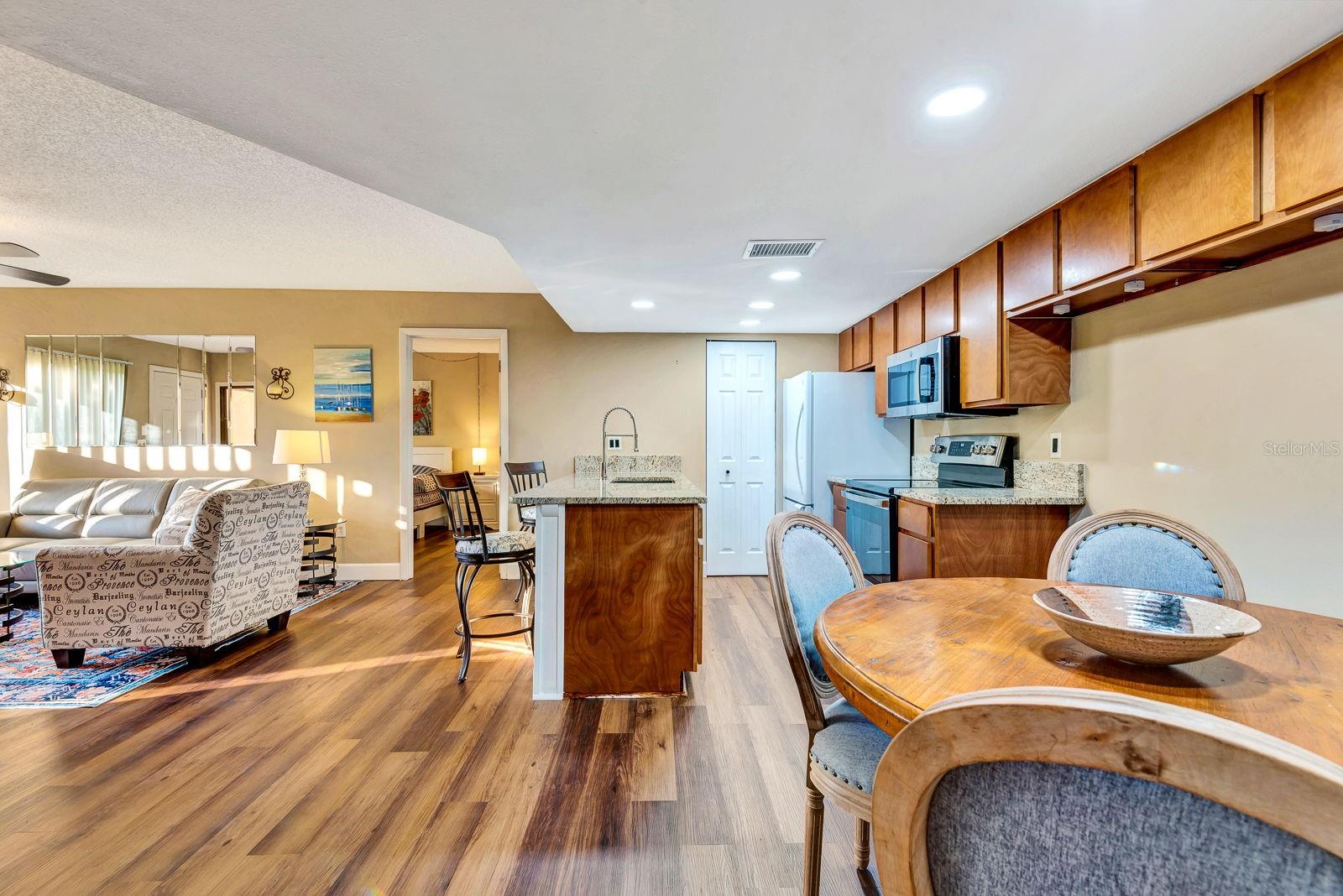 Listing Image #11