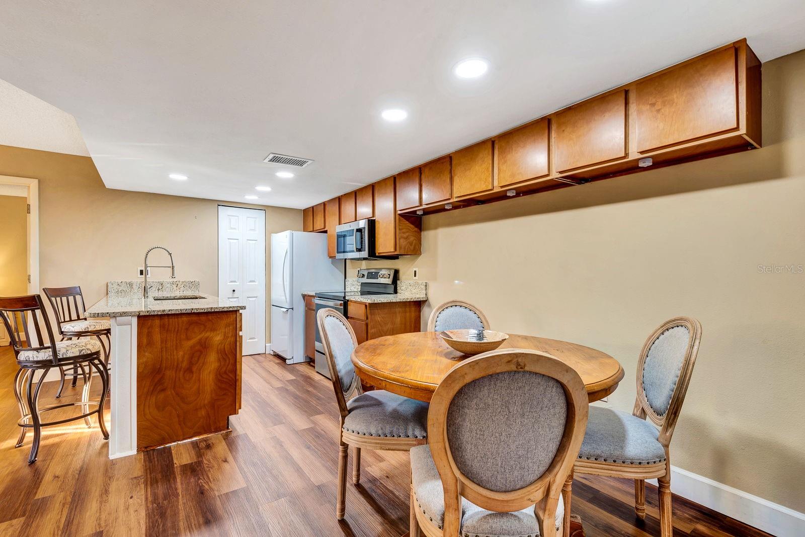 Listing Image #12