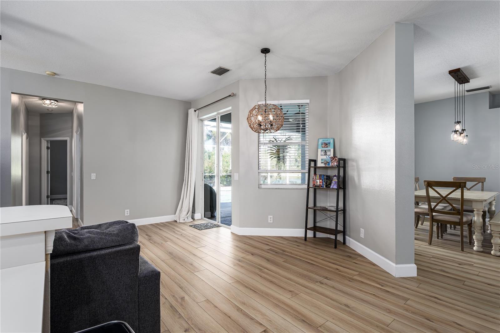 Listing Image #10