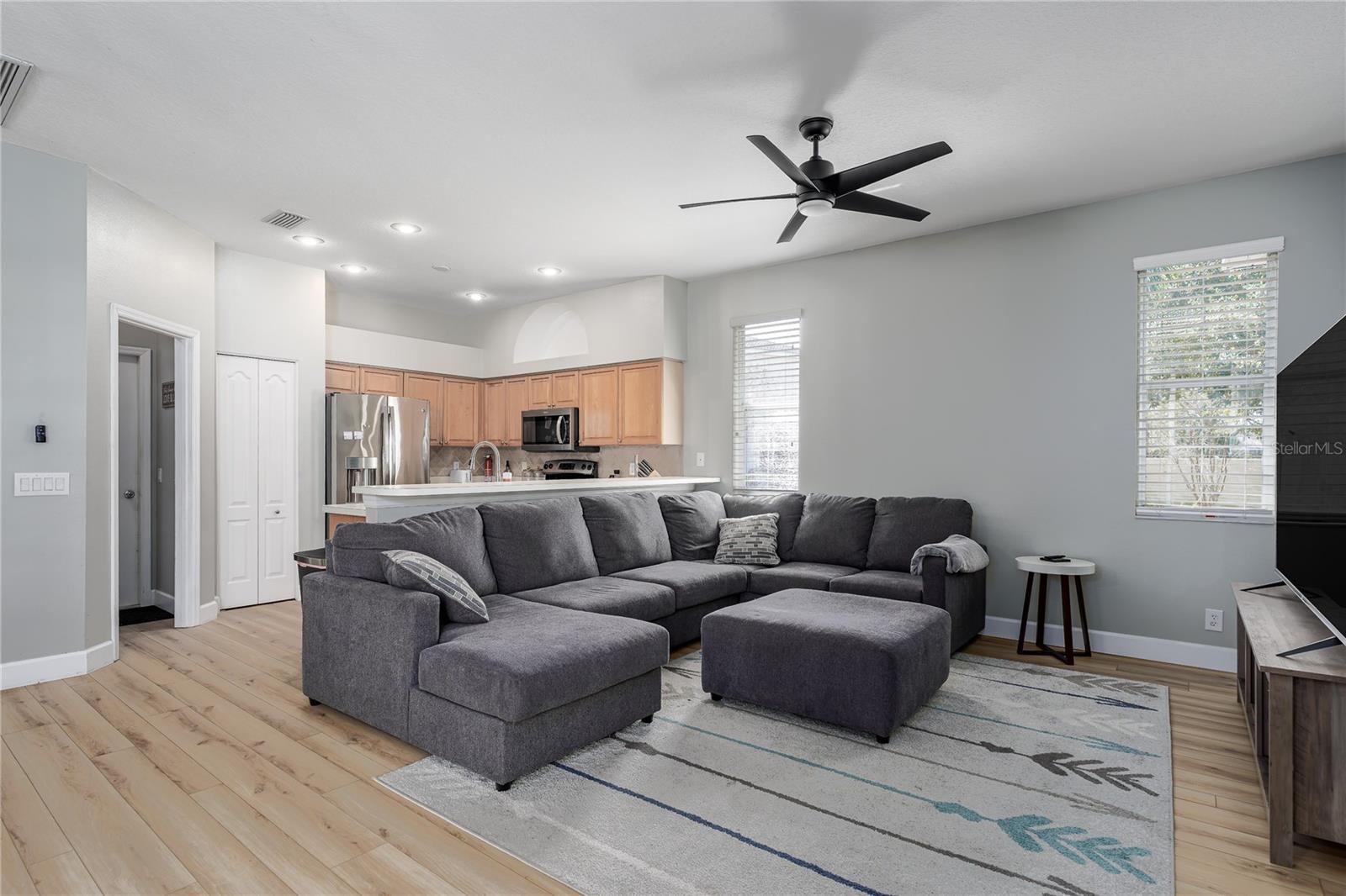 Listing Image #11