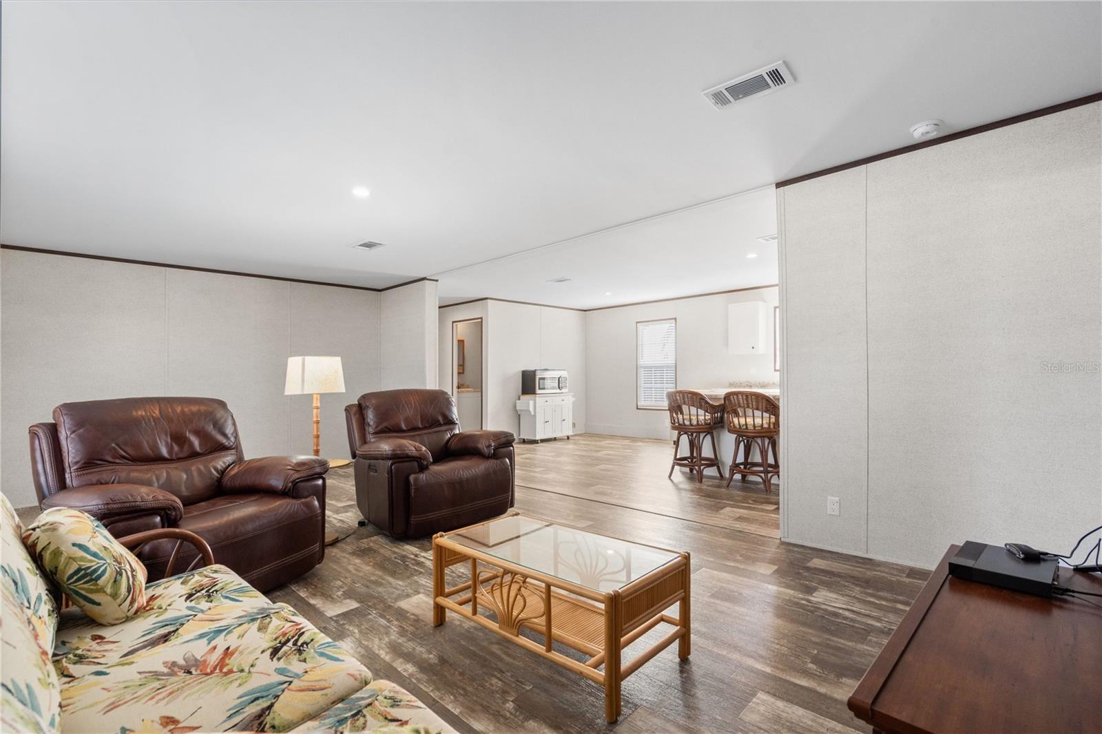 Listing Image #8