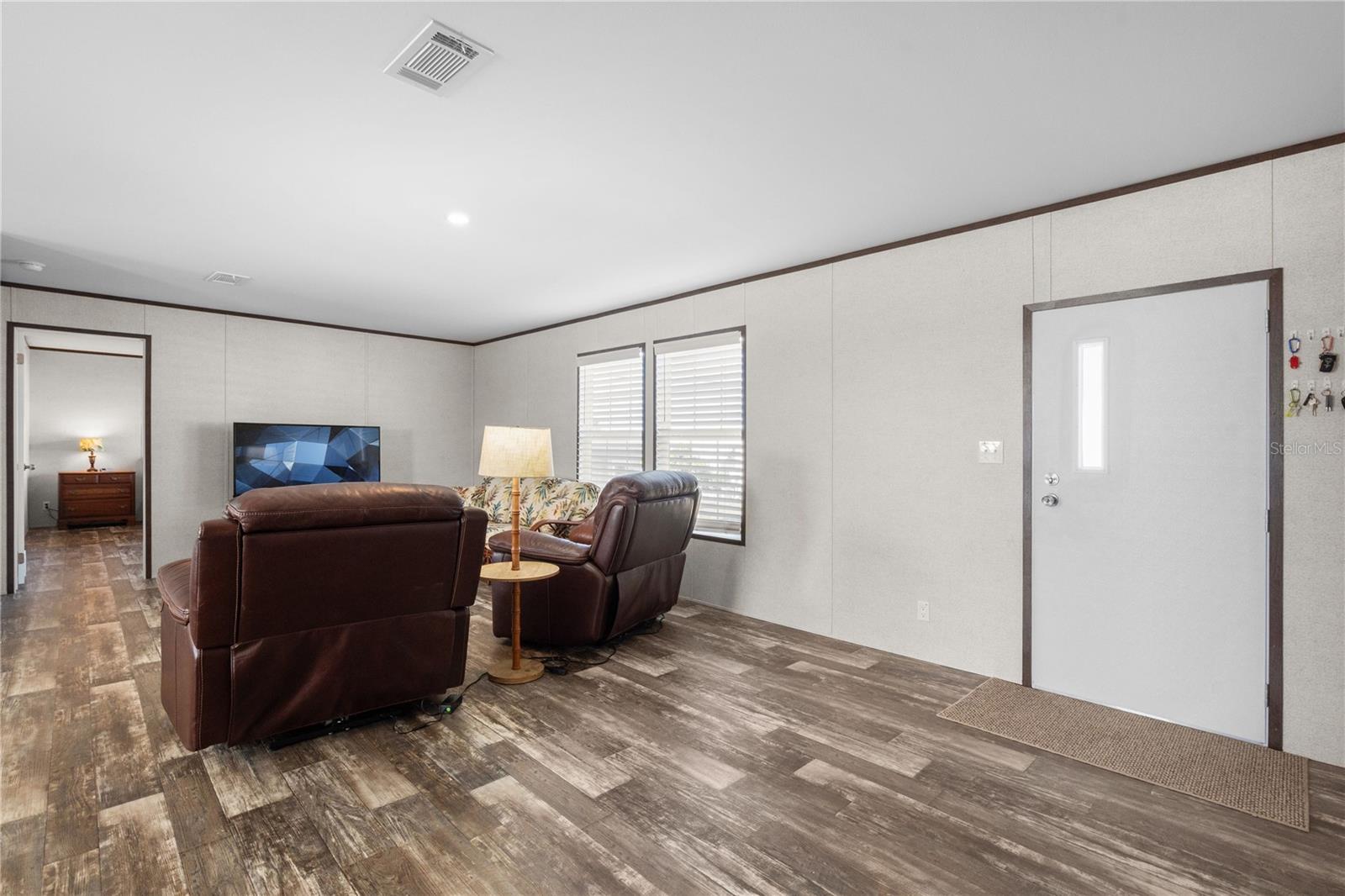 Listing Image #10