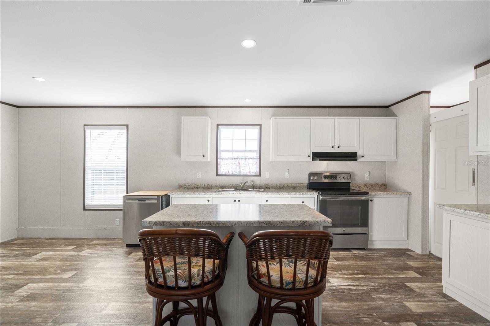 Listing Image #11