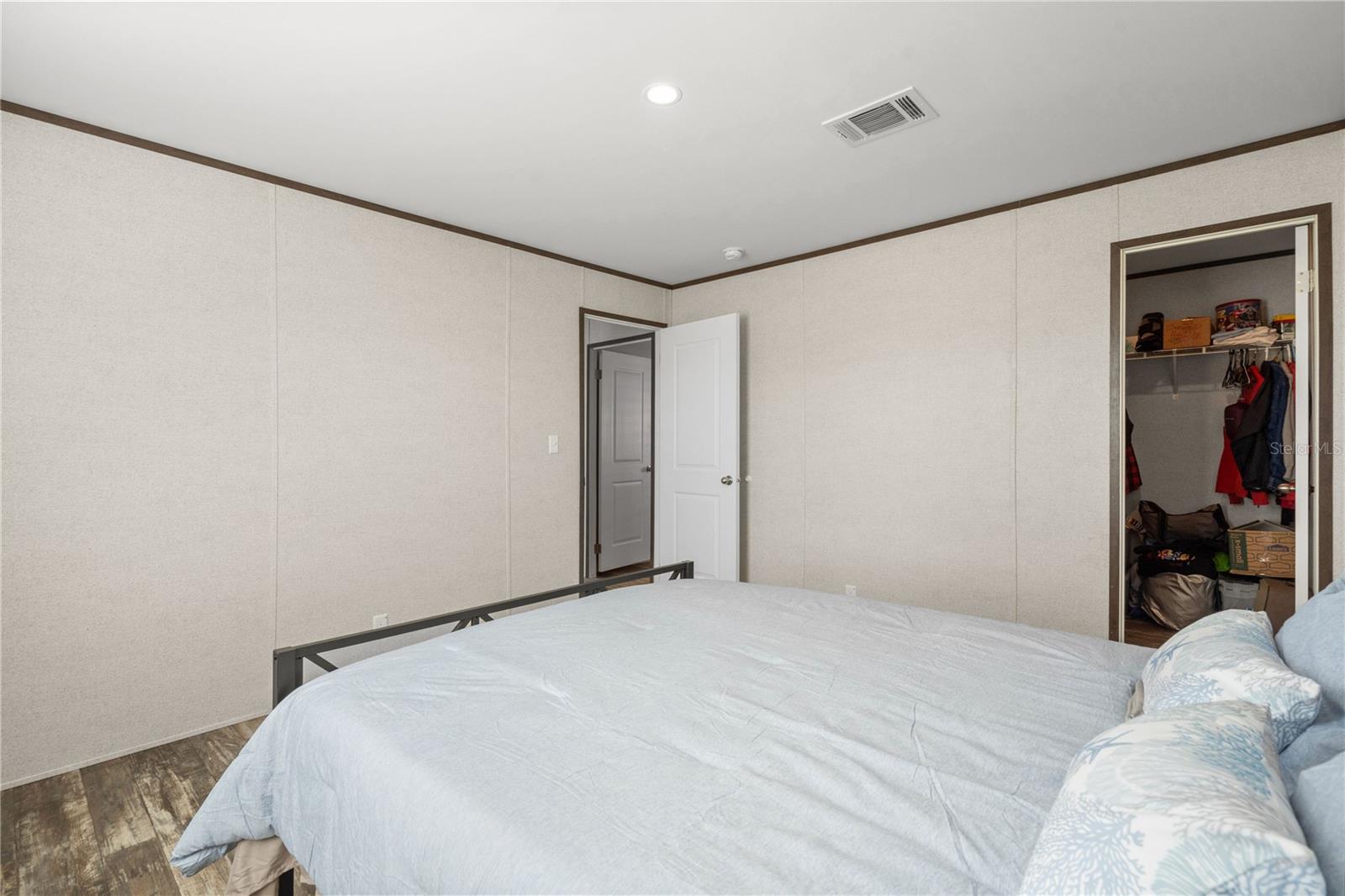 Listing Image #23