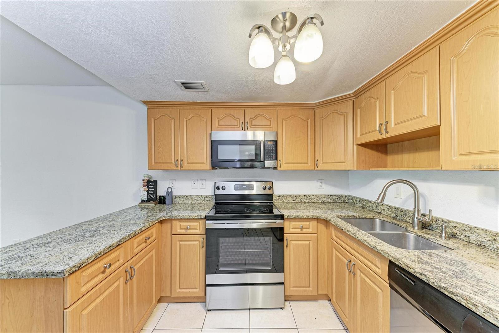 Listing Image #12