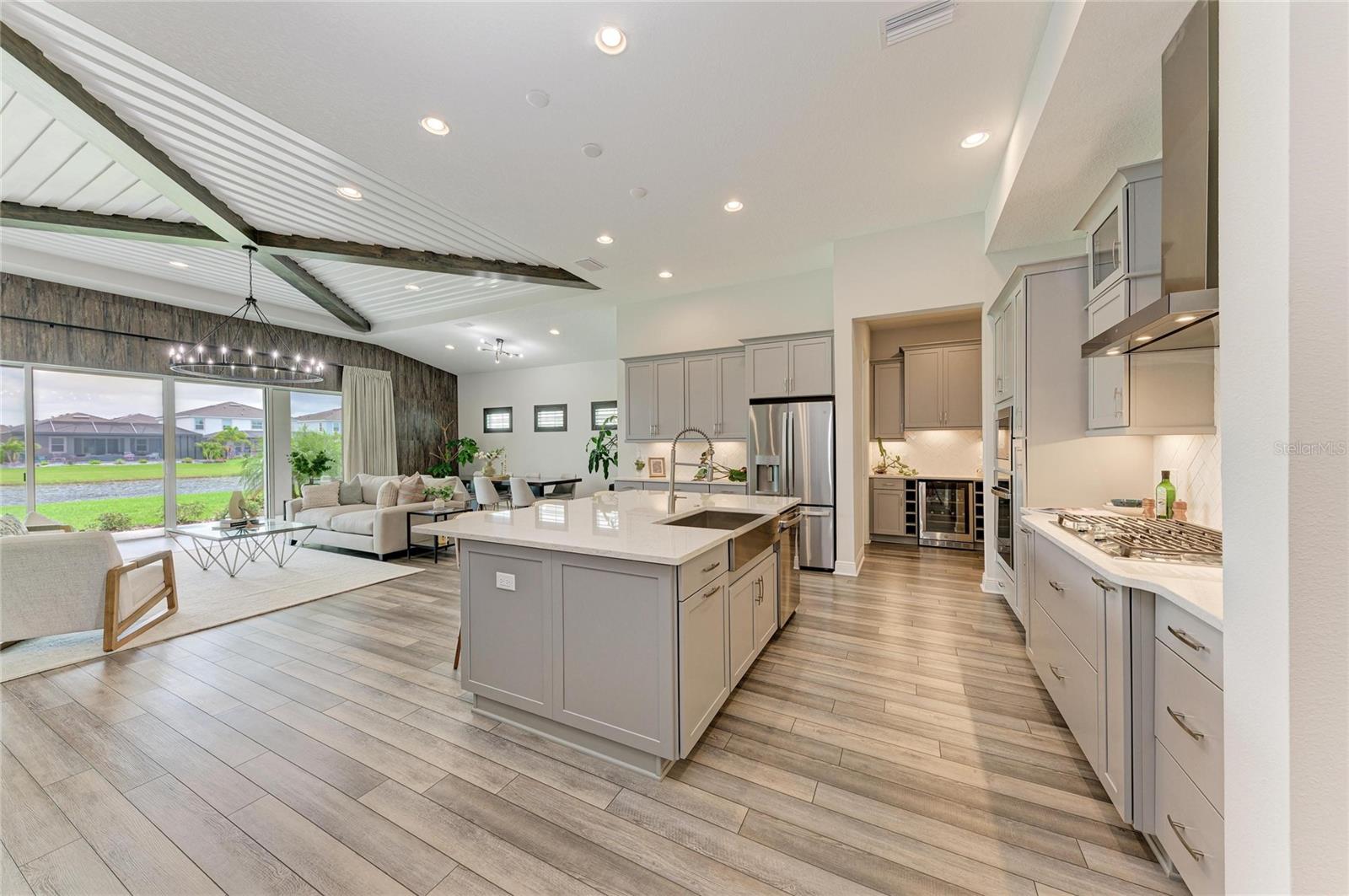 Listing Image #10