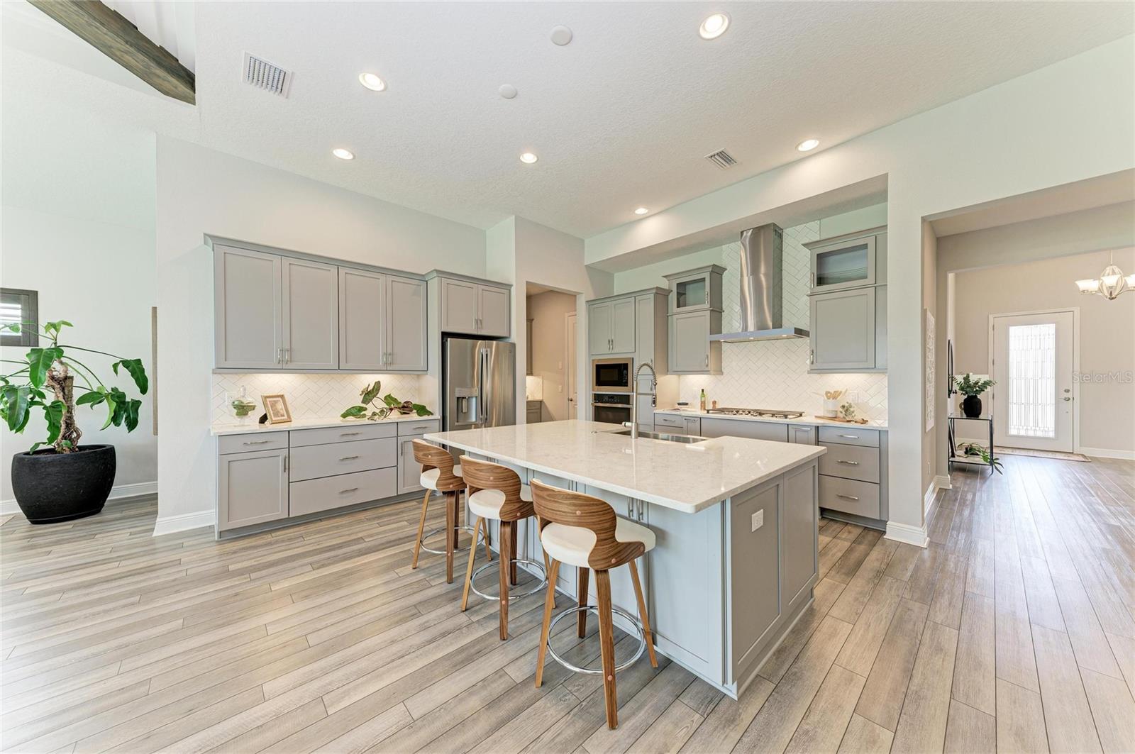 Listing Image #11