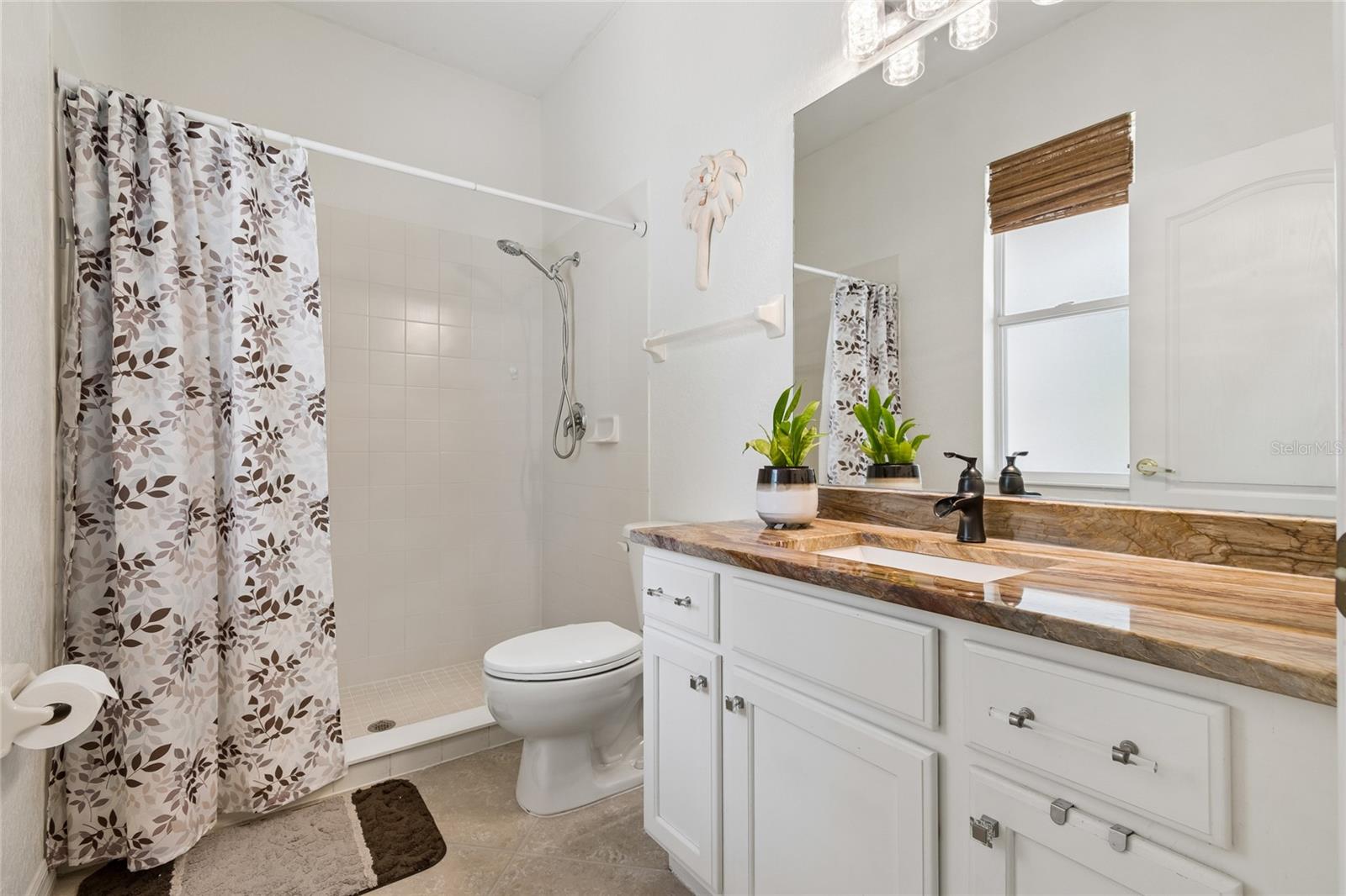 Listing Image #10