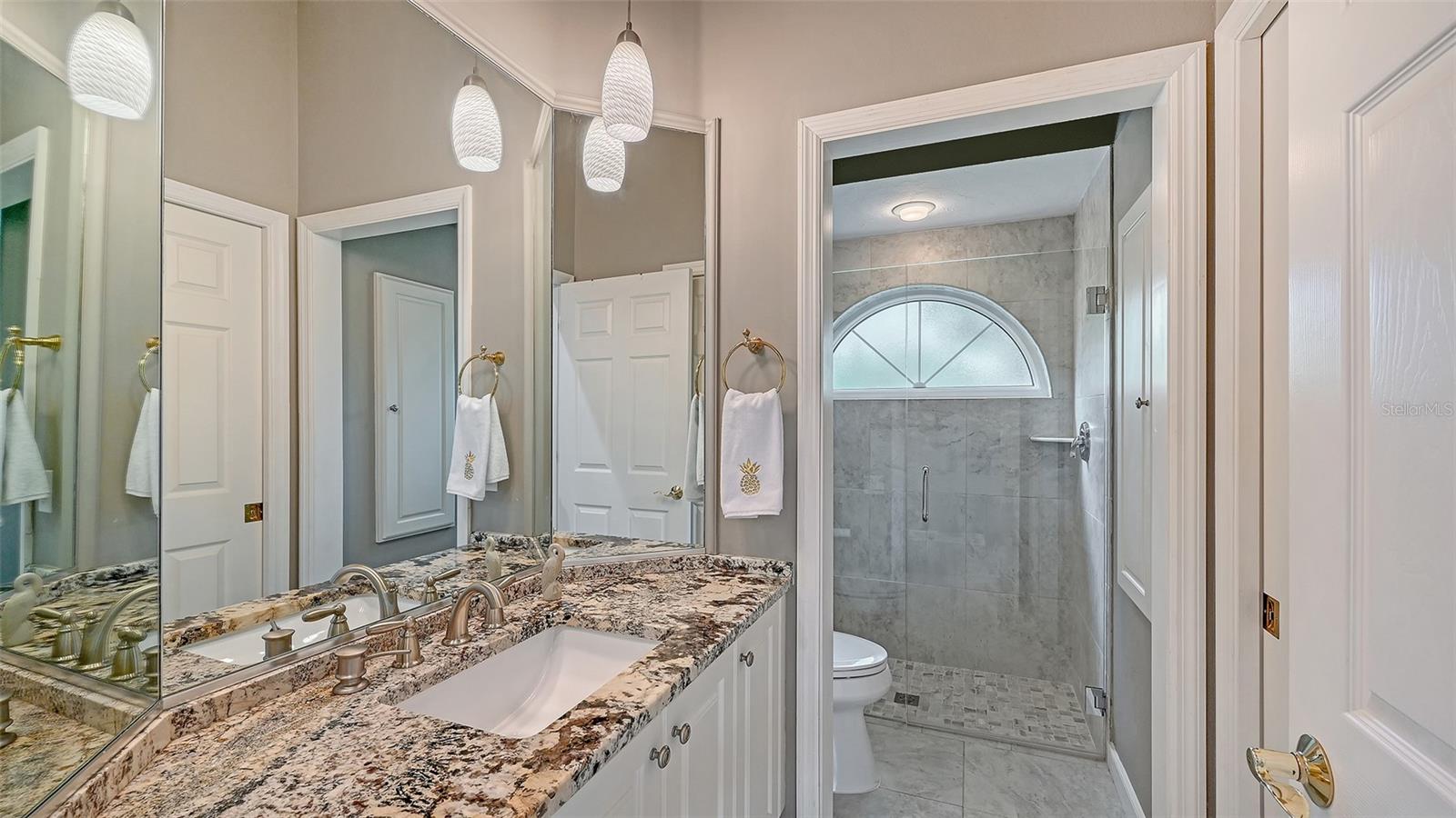 Listing Image #32