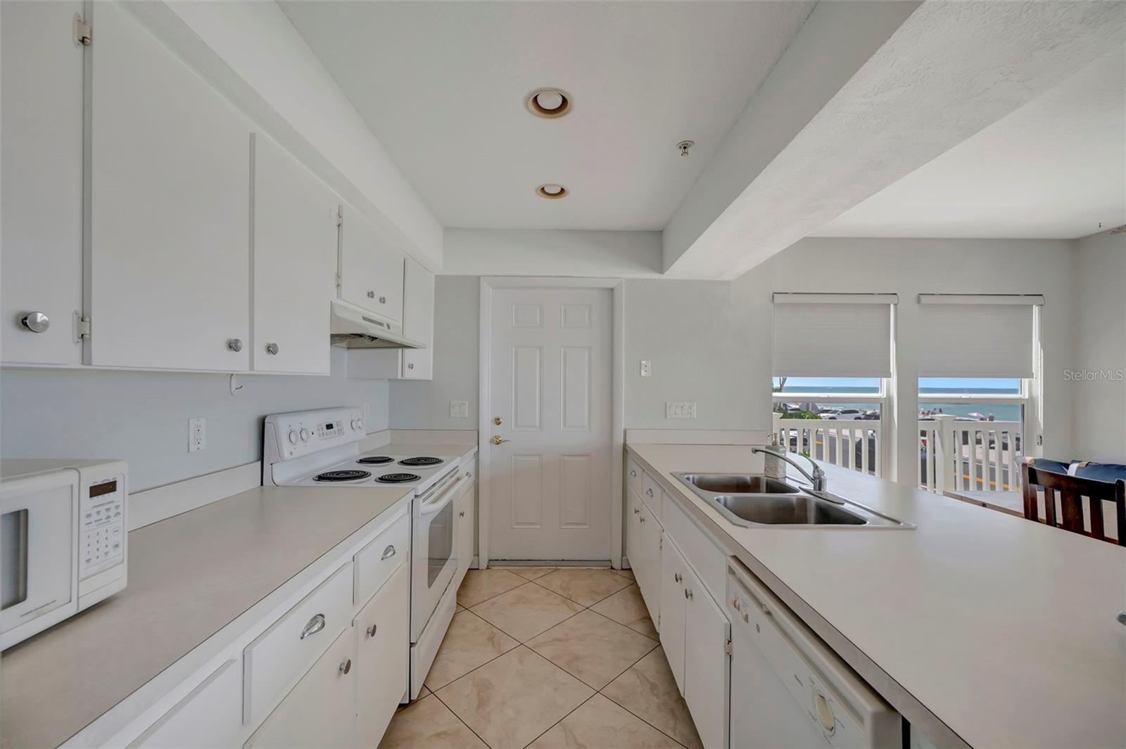 Listing Image #12