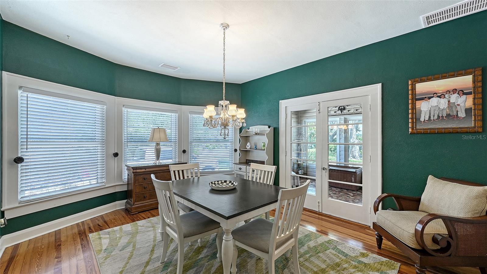 Listing Image #9