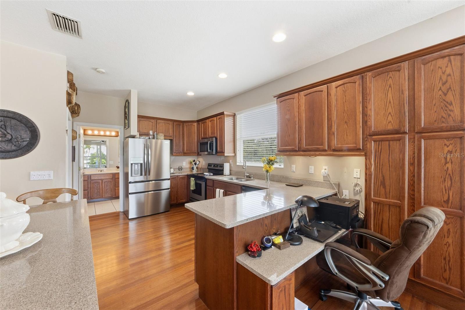 Listing Image #9