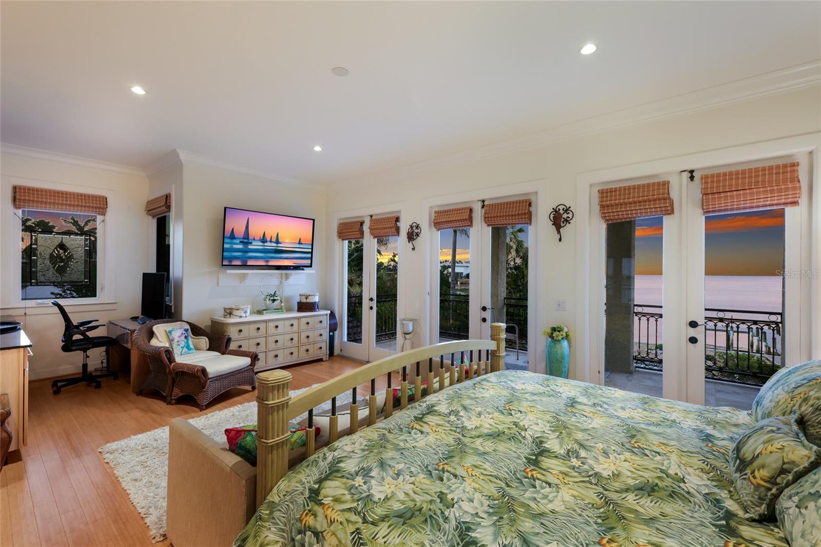Listing Image #11