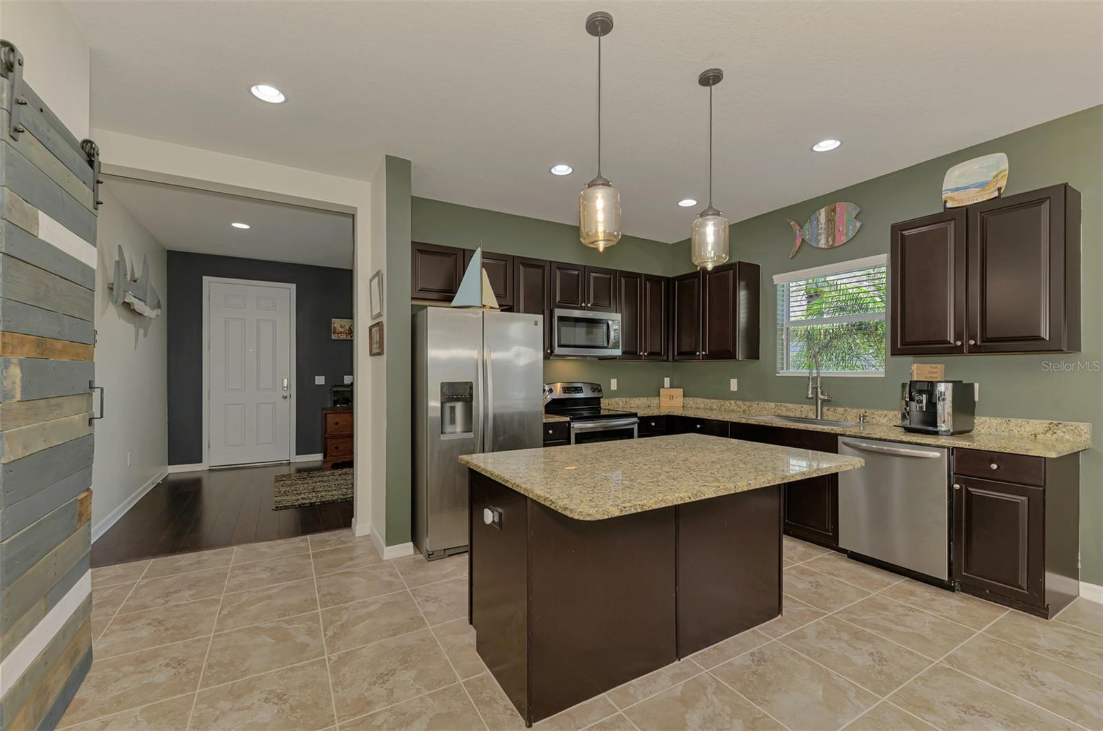 Listing Image #12
