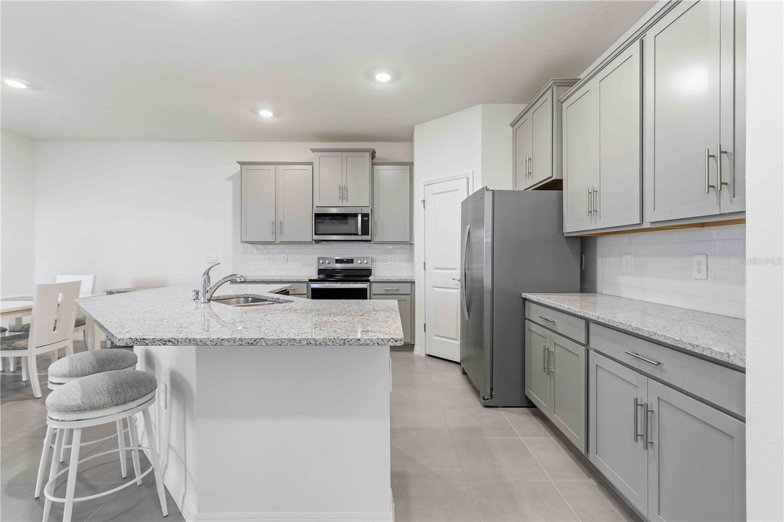 Listing Image #12