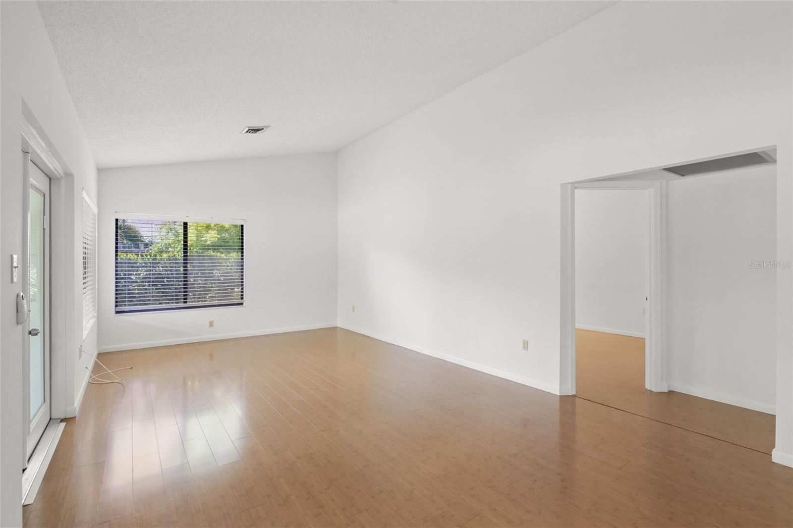 Listing Image #12