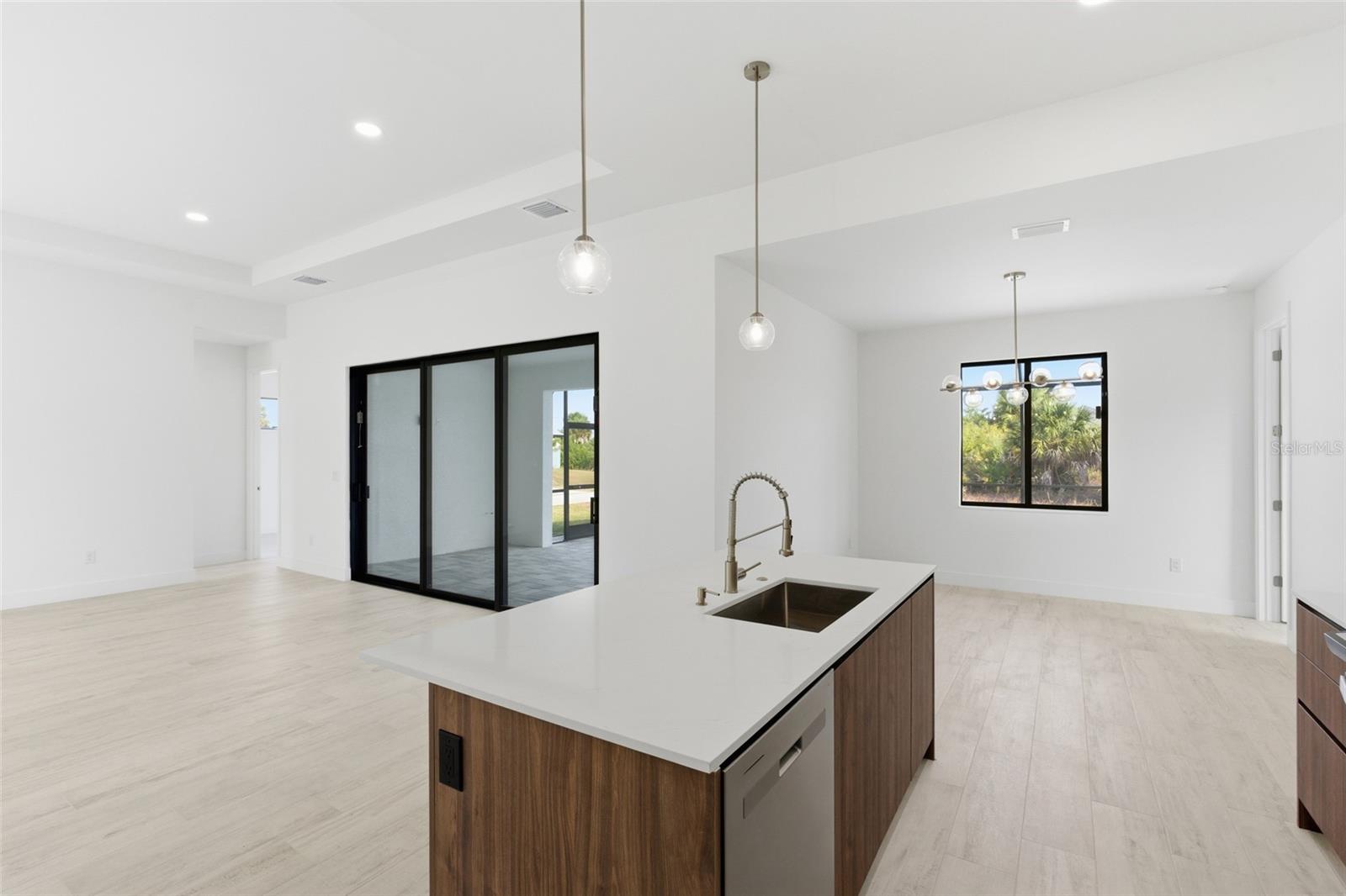 Listing Image #6