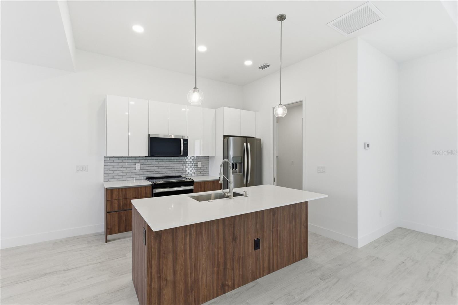 Listing Image #8