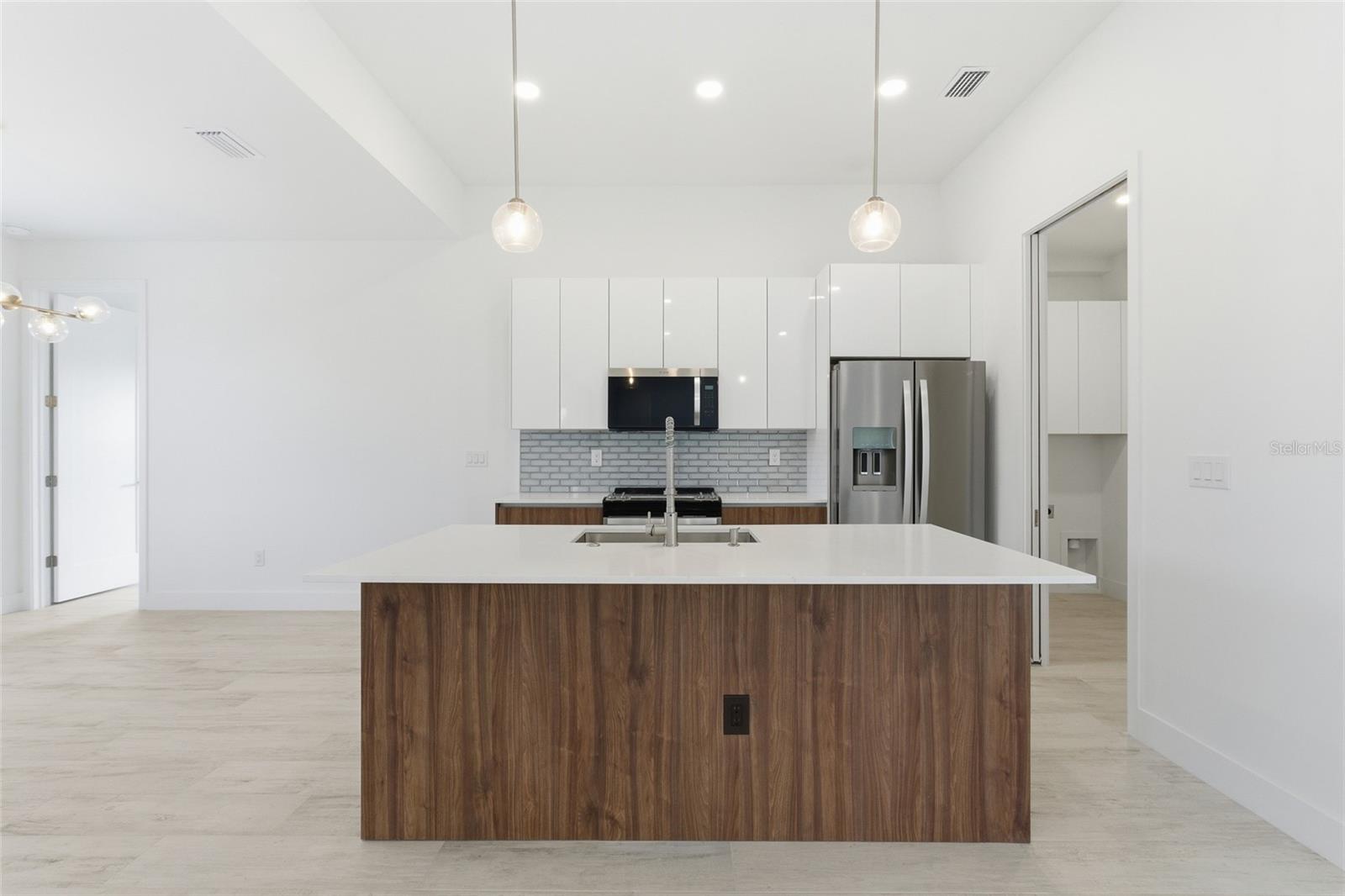 Listing Image #10