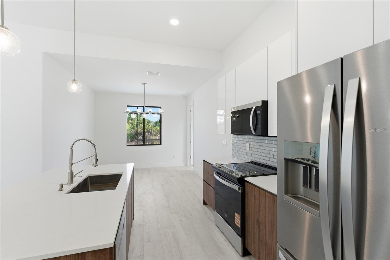 Listing Image #11