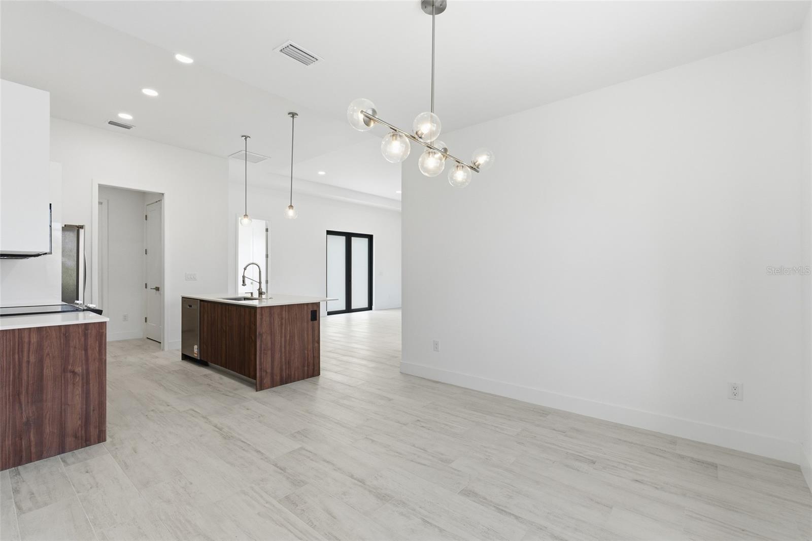Listing Image #13