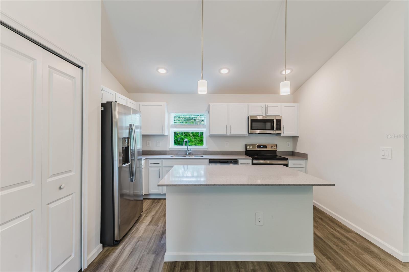 Listing Image #10