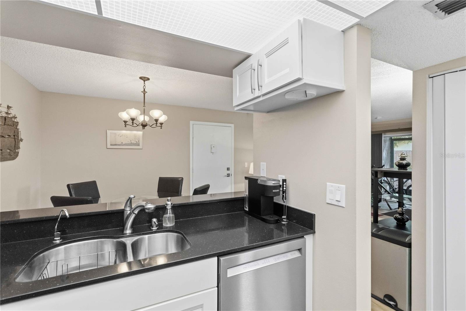 Listing Image #8