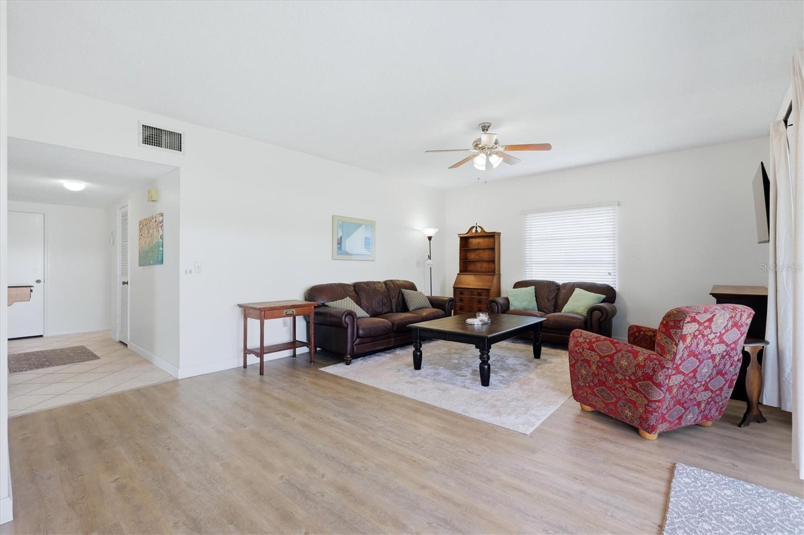 Listing Image #11