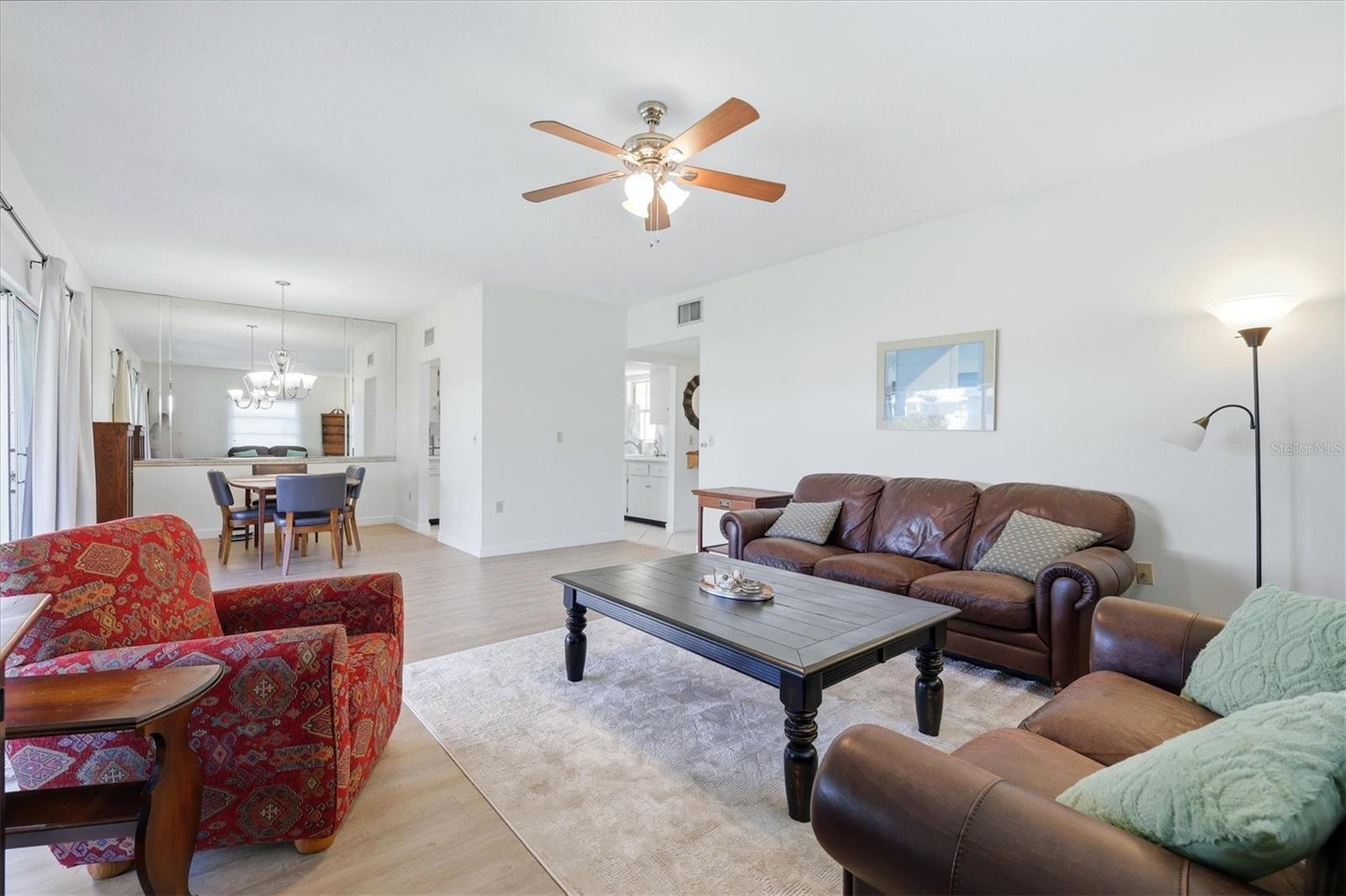 Listing Image #12