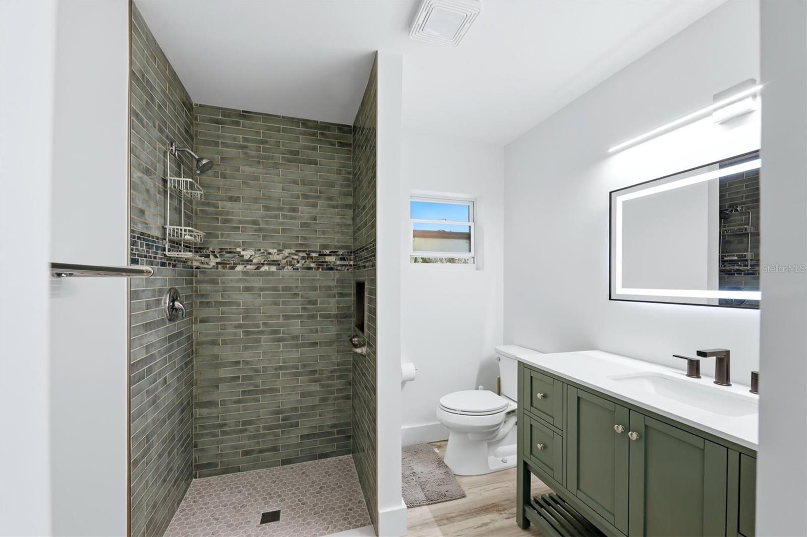 Listing Image #9