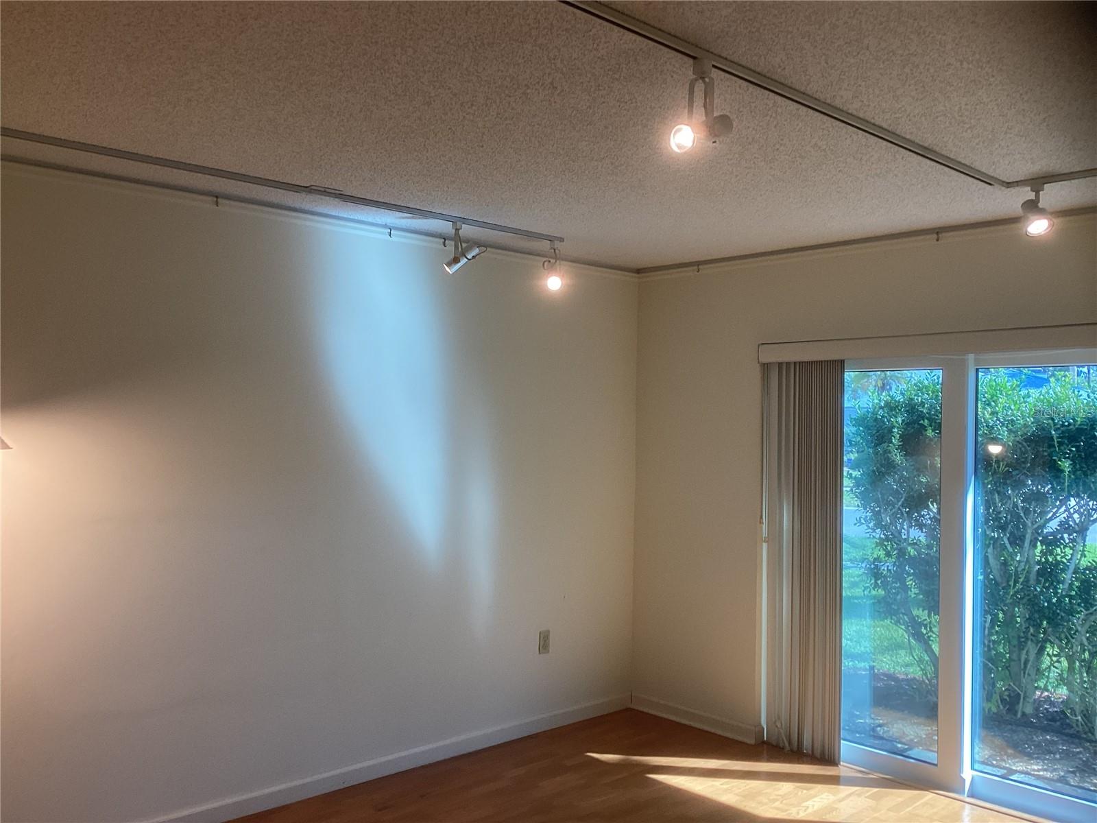 Listing Image #28