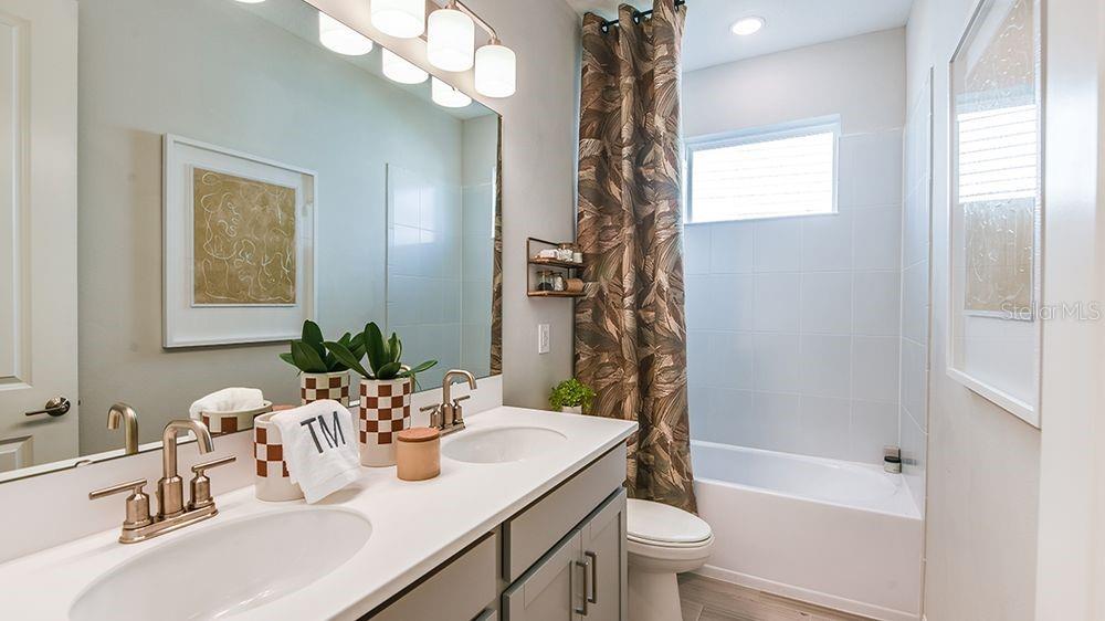 Listing Image #11