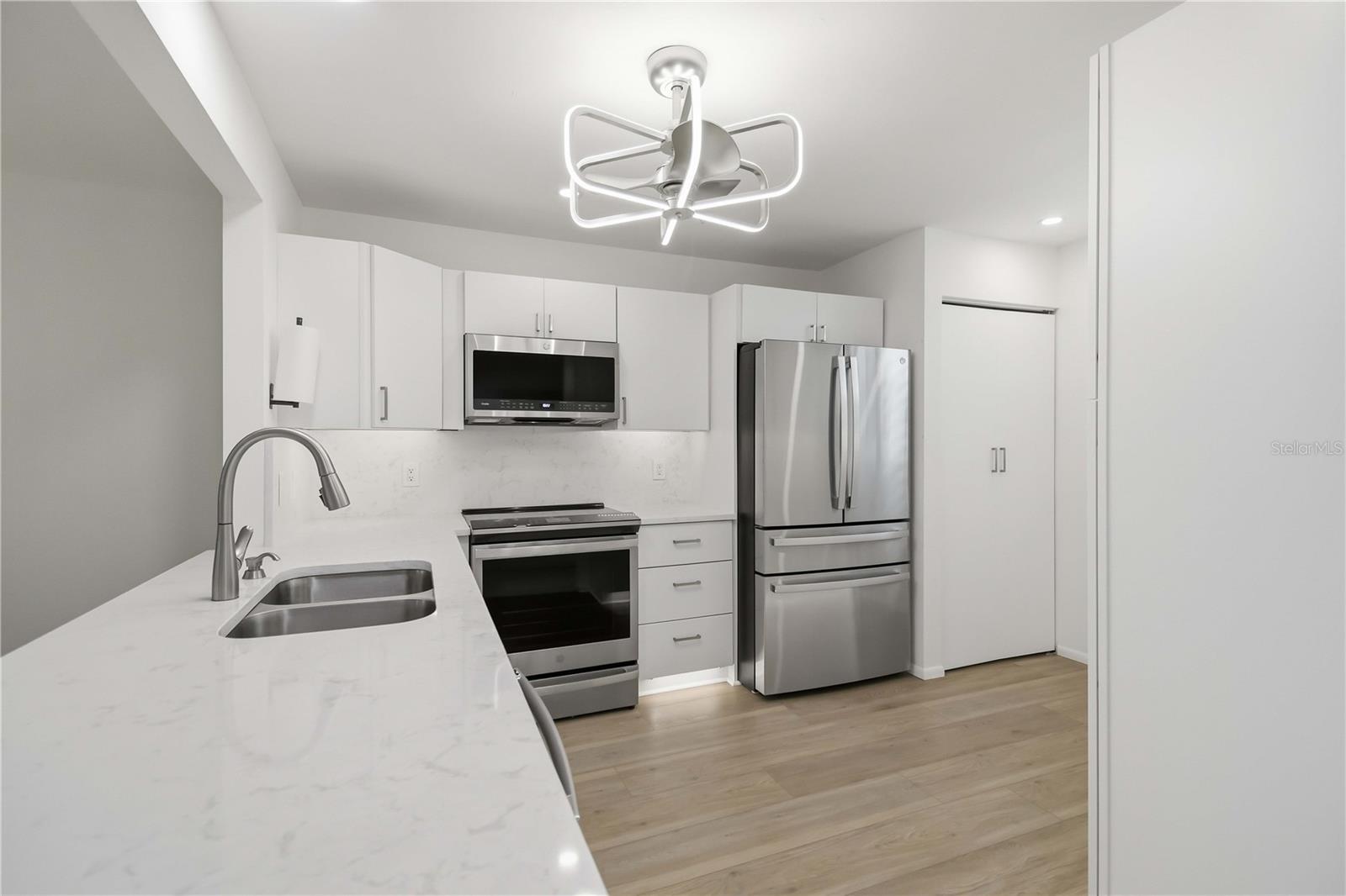 Listing Image #8